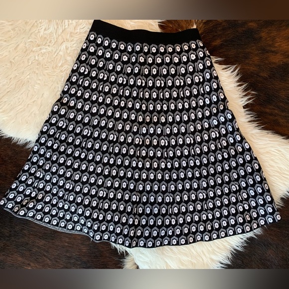YAL Knit A-Line Skirt - Picture 5 of 8